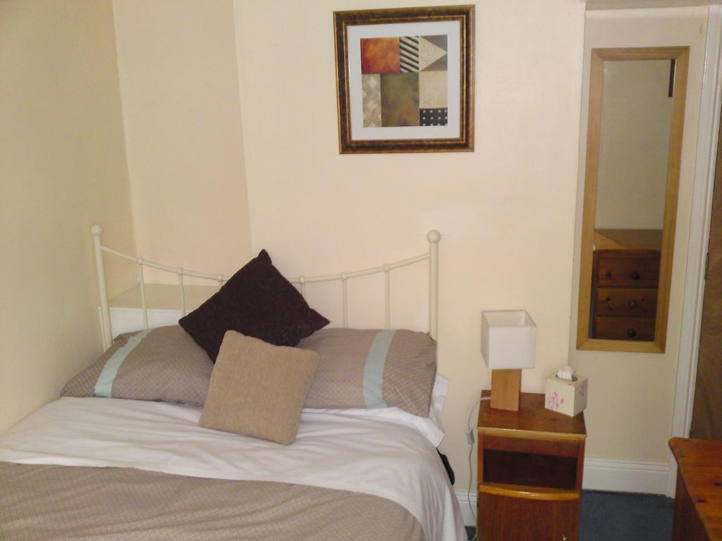 Bed and Breakfast Crestwell House Істлі Номер фото
